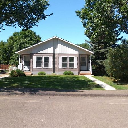 Campbell'S Accommodations Gull Lake Exterior photo